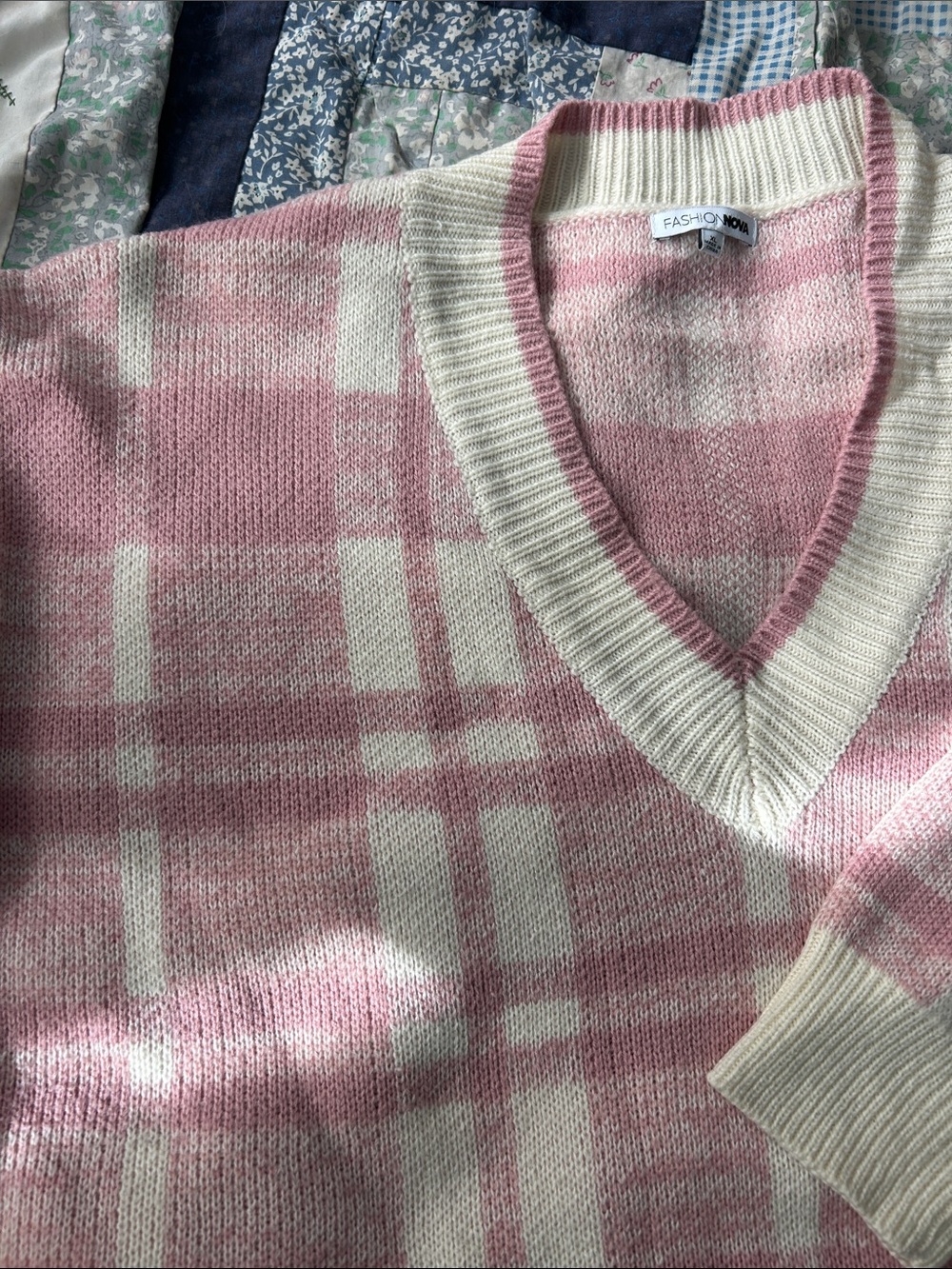 Boxy pink and cream v neck sweater, xl